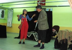 Çocuklar tiyatroya doyacak